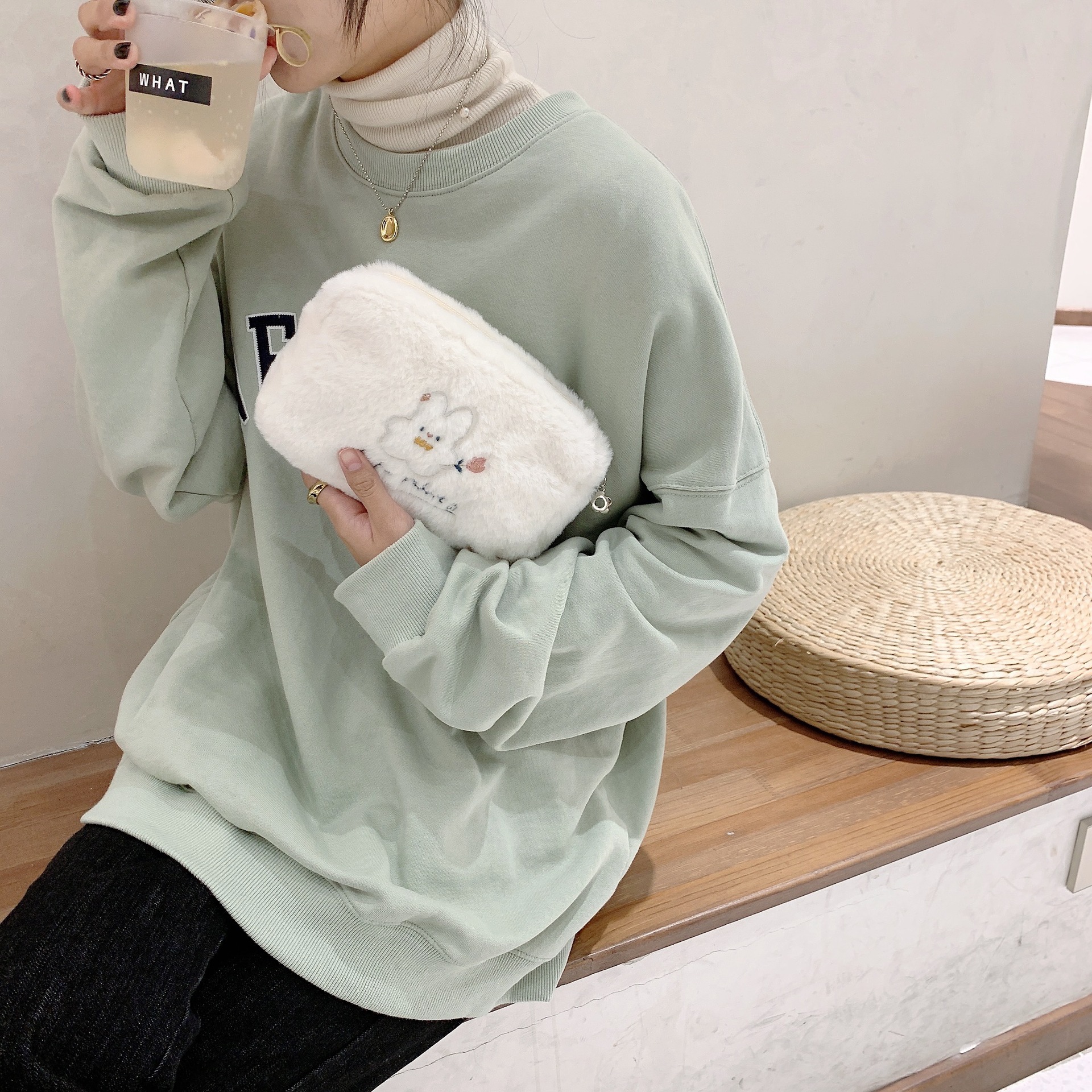 21154 Autumn and Winter plush makeup bag, flower rabbit, cute cartoon embroidered portable bag for women, soft little bag undefined