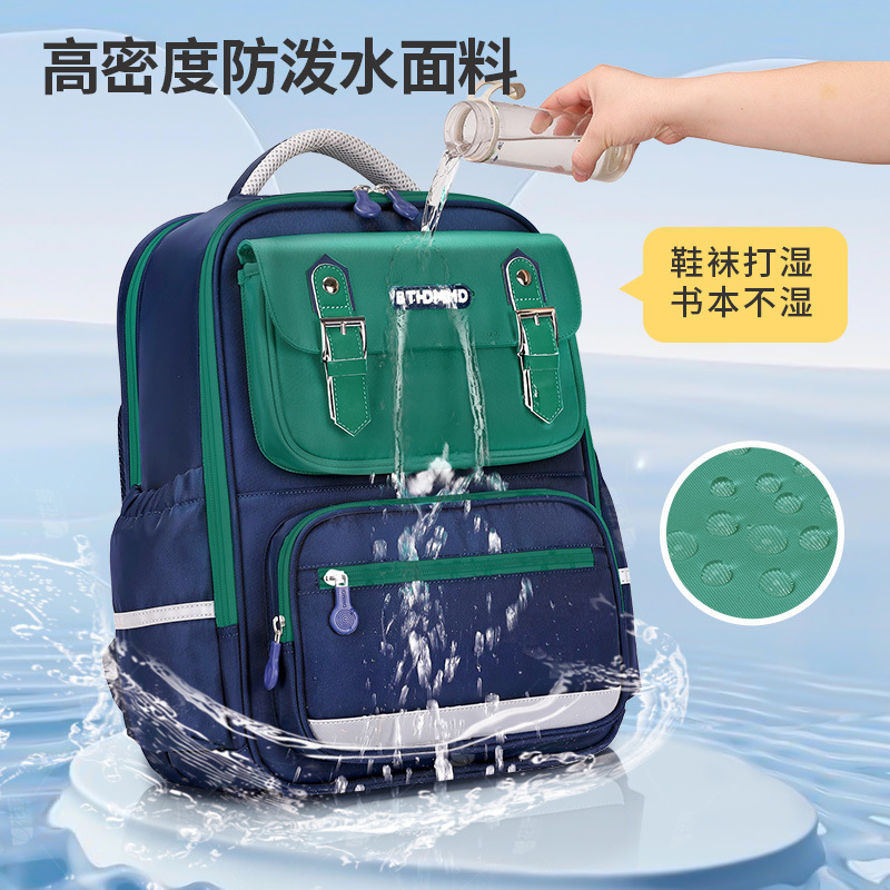 Mochila escolar de nuevo estilo para estudiantes de primaria masculinos, mochila impermeable ligera de gran capacidad, mochila fresca pequeña de alto valor, mochila de carga reducida