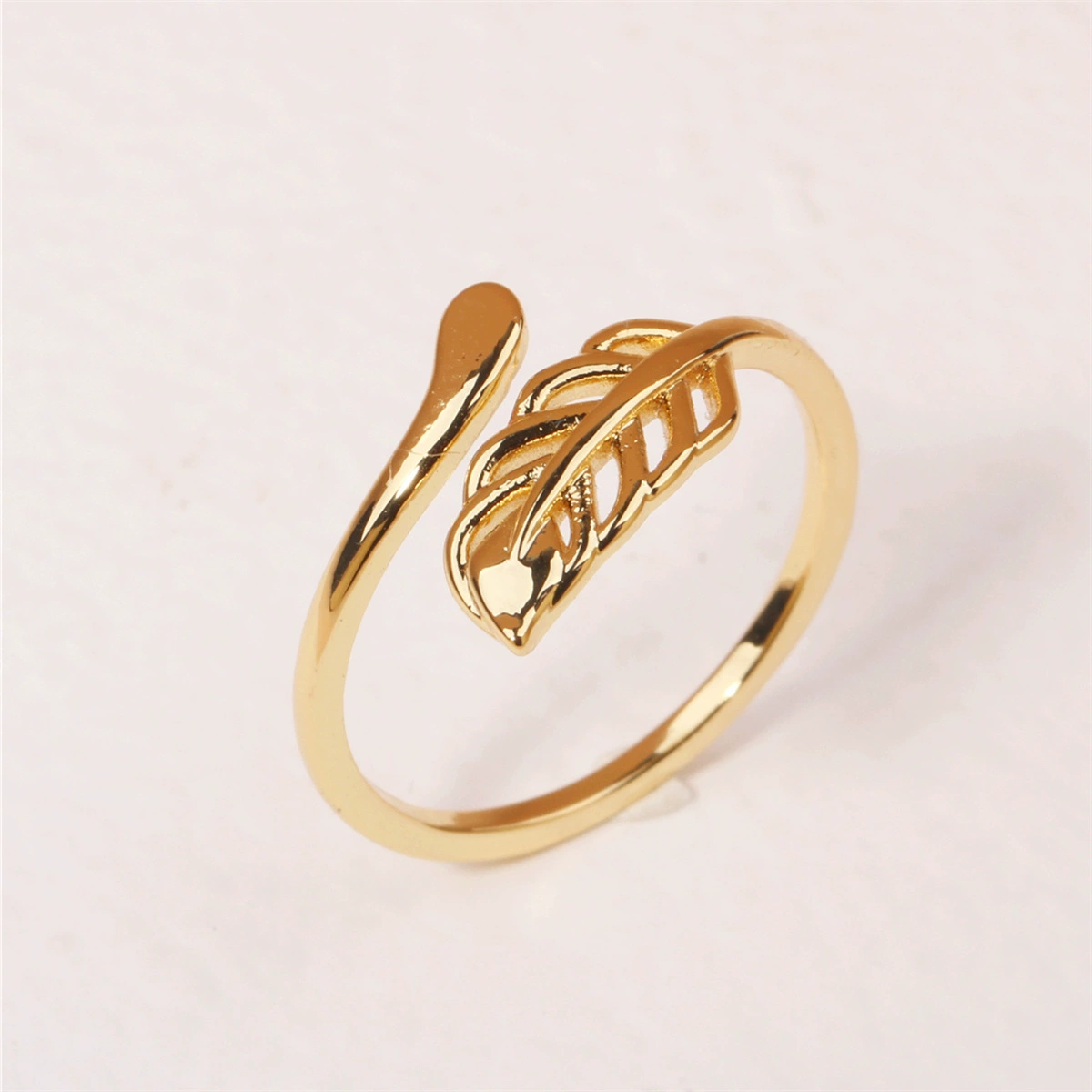 Открытое кольцо из 18-каратного золота с медным покрытием, европейский и американский небольшой аромат, листья и ветви холодного ветра, простое трансграничное кольцо на руку