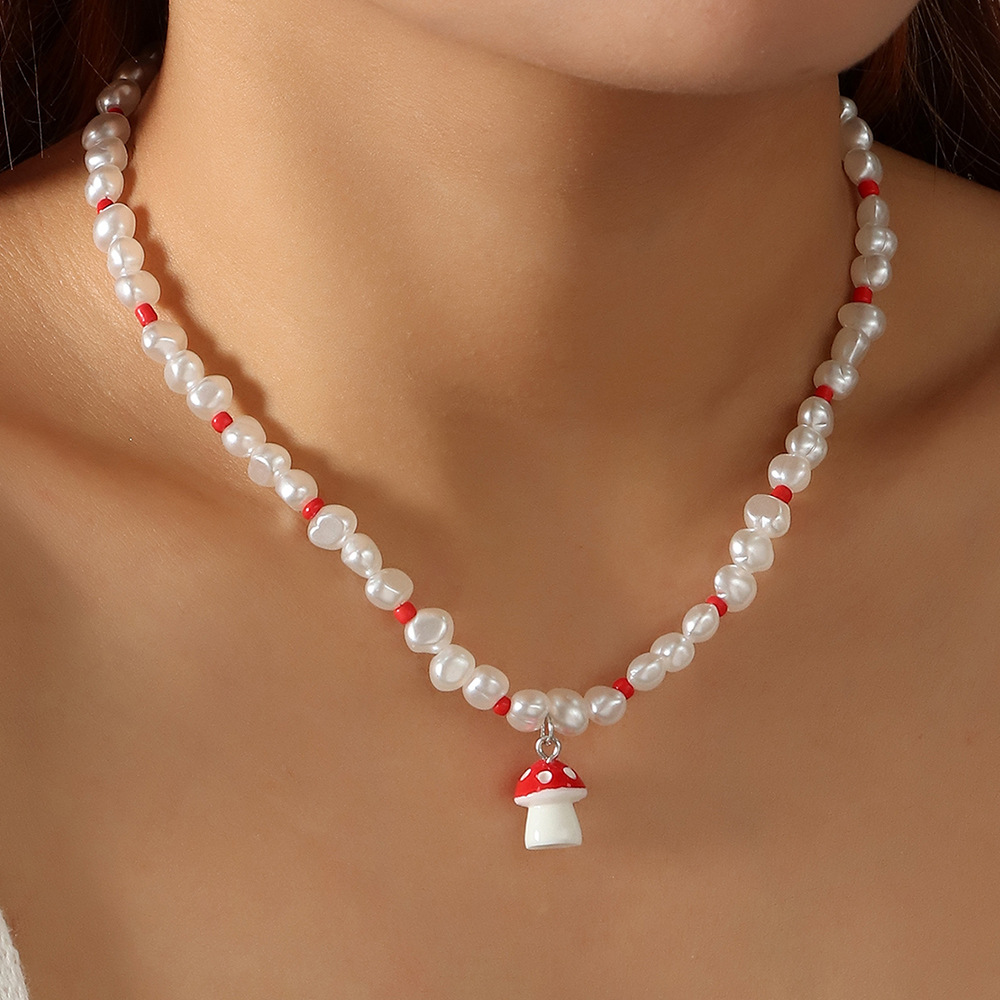 Simple Pearl Rice Bead Necklace Mushroom Pendant Clavicle Chain Jewelry display picture 1