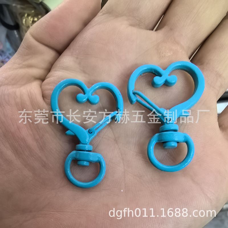 カラー合金の心臓の形は桃の心を掛けて漆の犬を掛けて愛の鍵を掛けます。|undefined