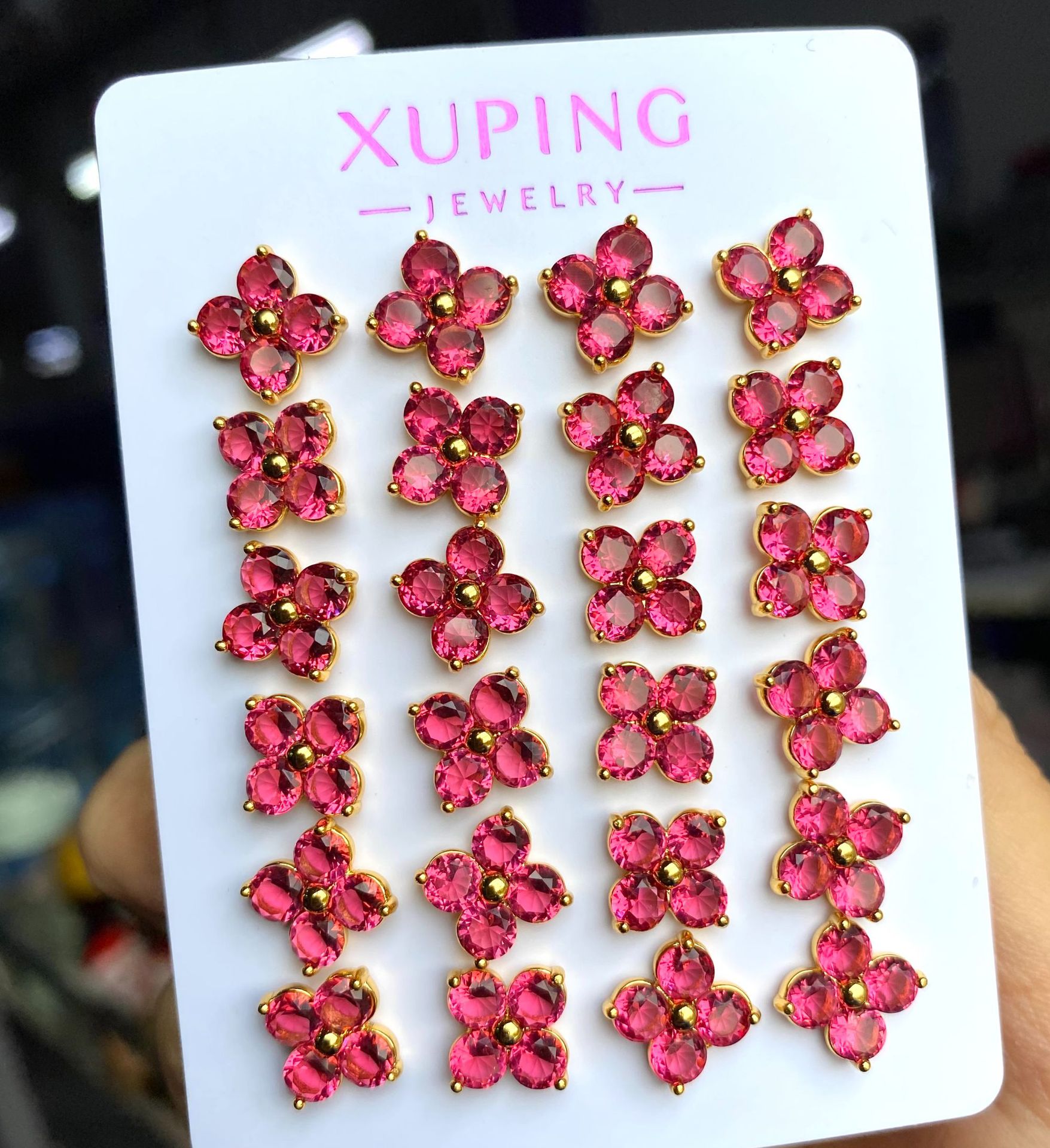 Xuping joyería de cuatro hojas gemas flores rojas pernos de orejas para mujeres coreanas pequeñas frescas de arroz dulce joyería de orejas compacta al por mayor