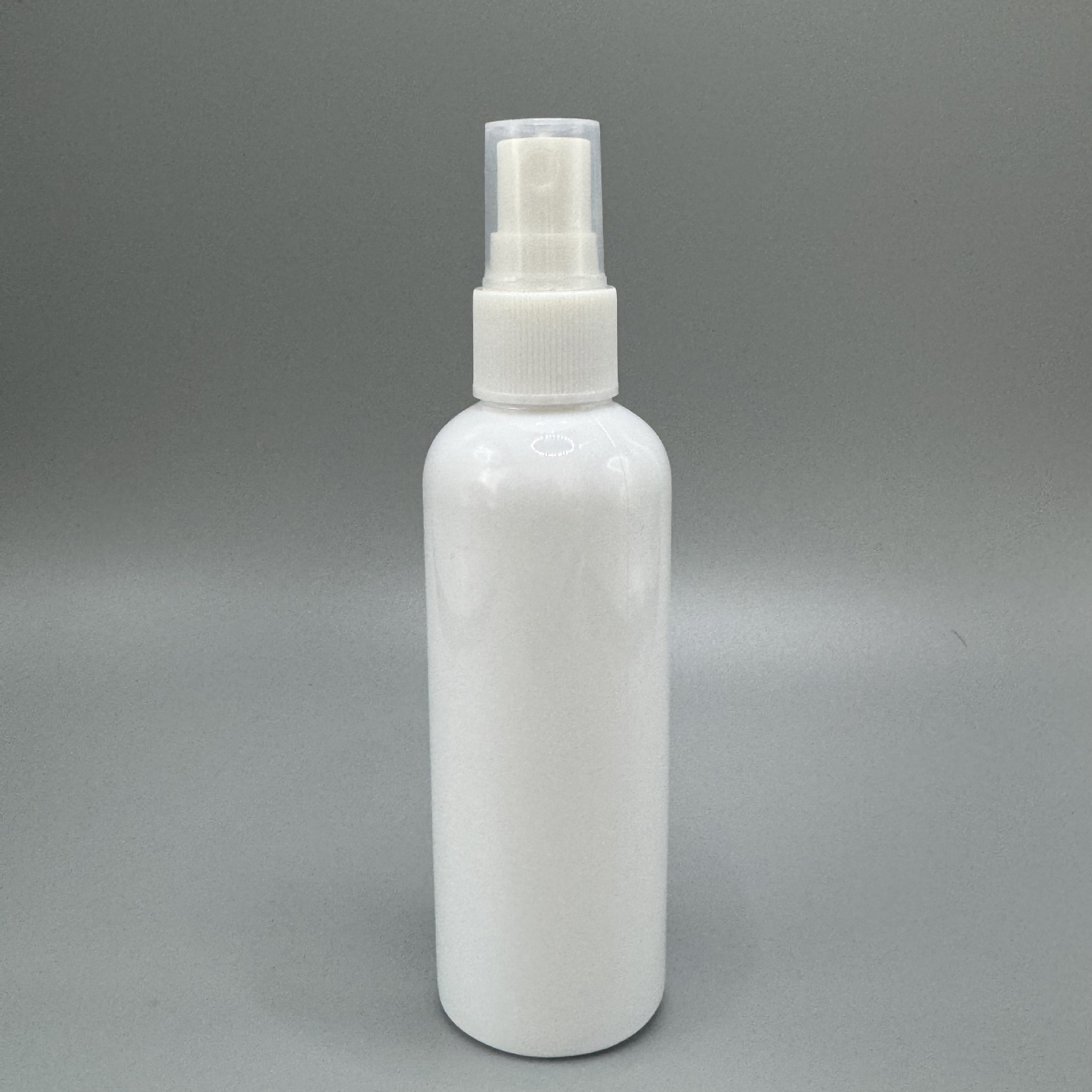现货100ml喷雾瓶白色避光pet侧喷化妆品分装便携小喷壶跨境专供