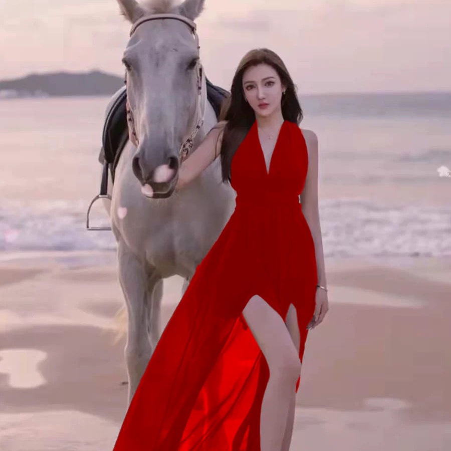 三亚沙漠海边度假沙滩裙小个子露背红色挂脖吊带连衣裙女夏季长裙