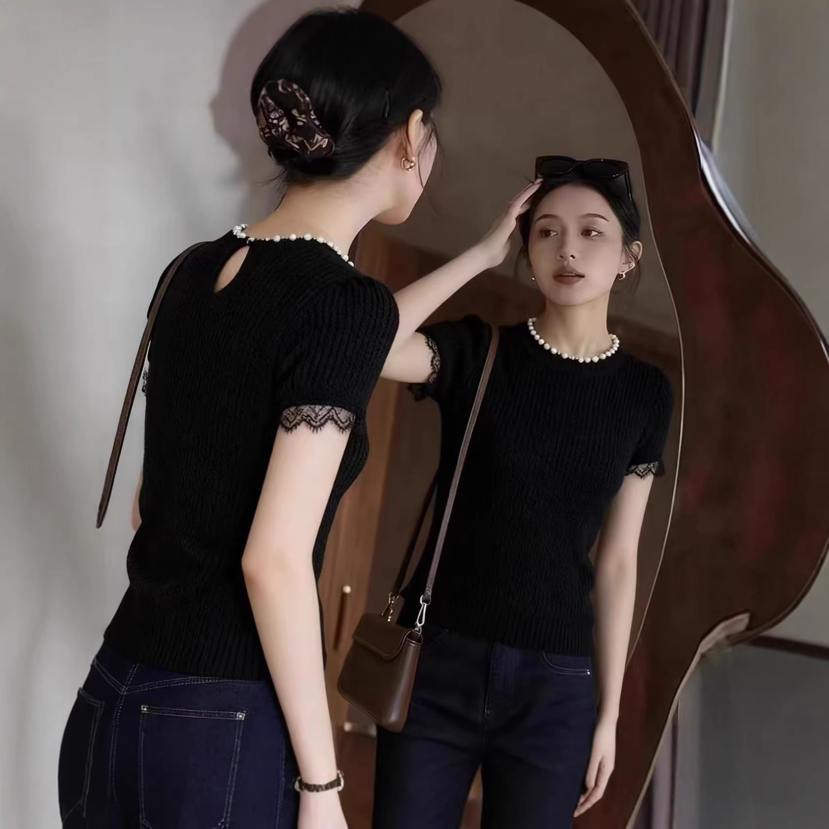 Áo thun nữ tay ngắn cổ ngọc trai ren viền, kiểu dáng thon gọn mùa hè — màu đen chi tiết 2