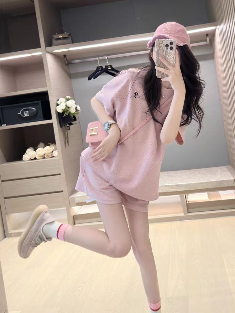 Yangi koreya style yozgi ayol sport to'plami - T-shirt va short