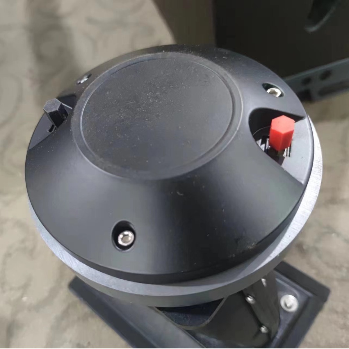 Altavoces de rendimiento al aire libre Altavoces de barra de sonido claro Altavoces duales de 15 pulgadas Audio de salón de banquetes de alta potencia