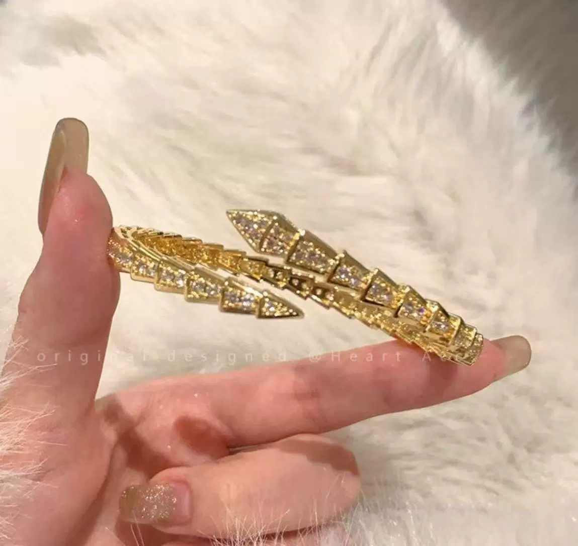 Zirconium Women's Bracelet, Elegant Light-Luxury Design, Crystal-Set Bangle, 10×7×1 cm