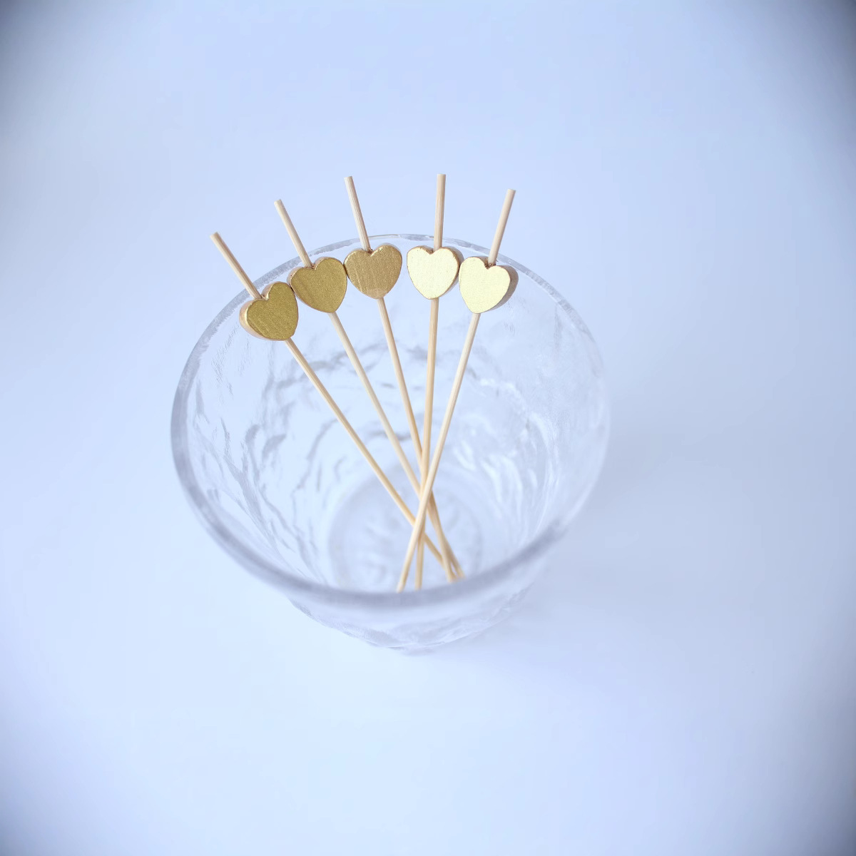 100 pcs/paquete de tenedores de frutas desechables al por mayor Golden Love Peach Heart Fruit Signo de frutas Decoración de platos Arte Bambú