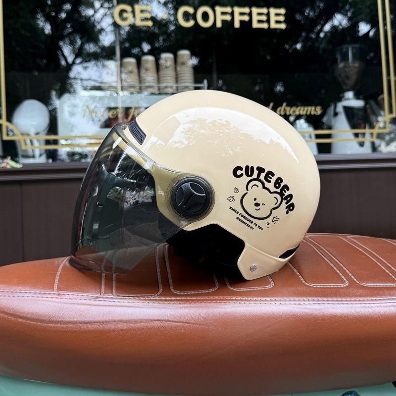 Cute certified electric bike helmet, autumn and winter motorcycle helmet for men and women, half helmet, cold-resistant, suitable for all seasons, and provides warmth in winter