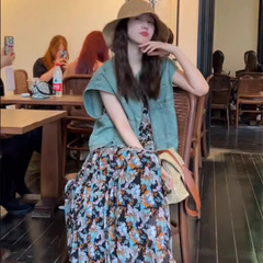 夏の服とカジュアルファッションの活発な減齢の青いカウボーイコートの花のストラップのワンピースセット