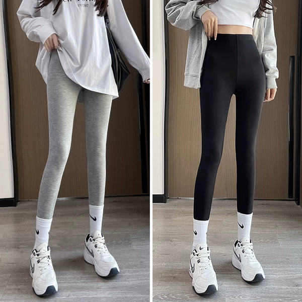 【Lighty Gray+Black】 Two presences