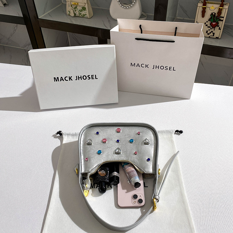 De una sola pieza de entrega nicho de diseño rhinestone de plata axila bolsa 2023 nuevo hombro de alta calidad crossbody baguette bolsa al por mayor