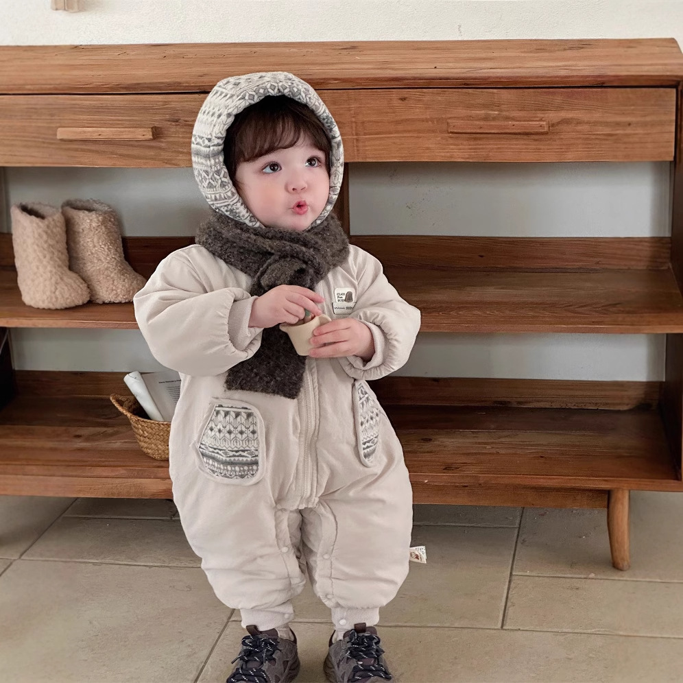 Traje de escalada de invierno para bebés estilo nórdico ins estilo occidental lindo mono engrosamiento 0-2 años bebé hombre ropa de salida acolchada