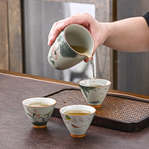 Large underglaze hand-painted Ge Kiln fair cup ice crack glaze ceramic male cup tea sea tea divider Kung Fu tea set accessories