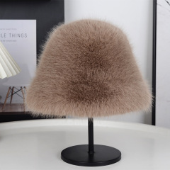 メーカー卸売模造キツネの毛皮の漁師の帽子、ハイエンドのシンプルなプリンセスハット、ファッショナブルで暖かい模造毛皮のぬいぐるみ帽子