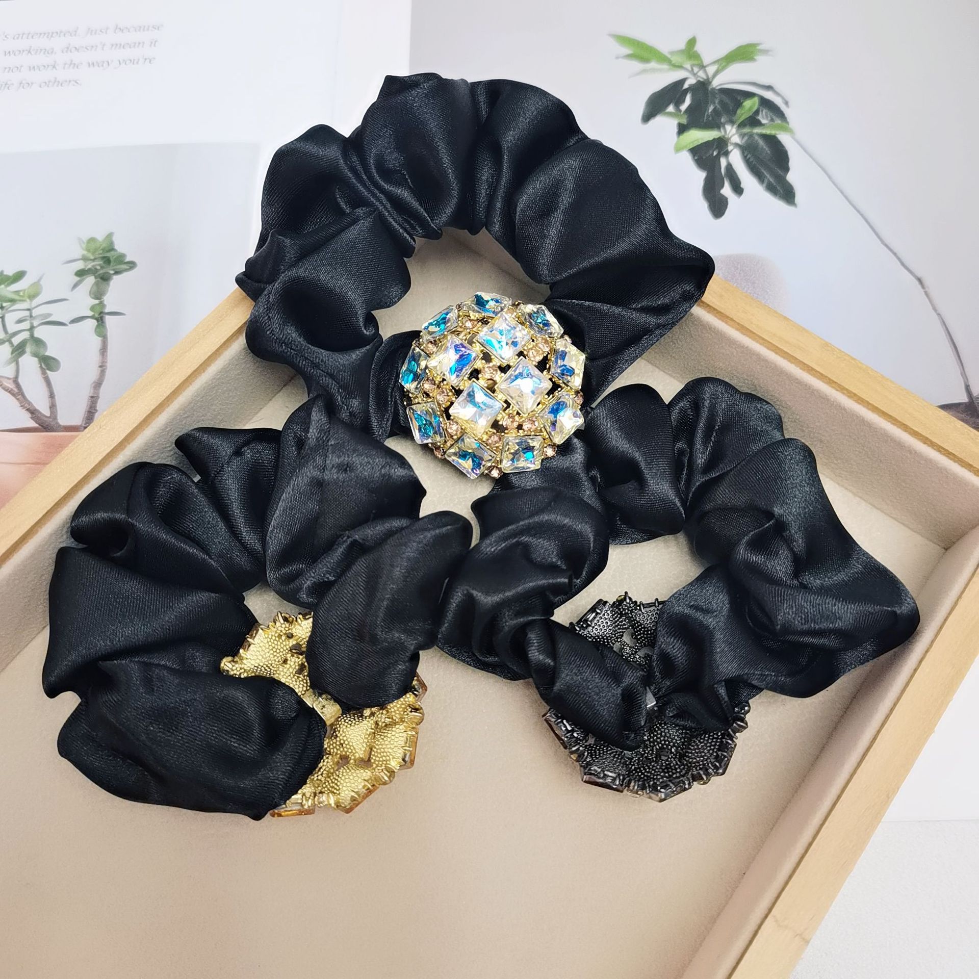 Luxury Sparkling Diamond Scrunchie Hair Tie For Ponytail Bun_voghion.com