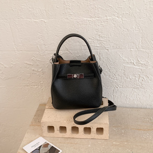 Trend universal retro handheld shoulder bag
