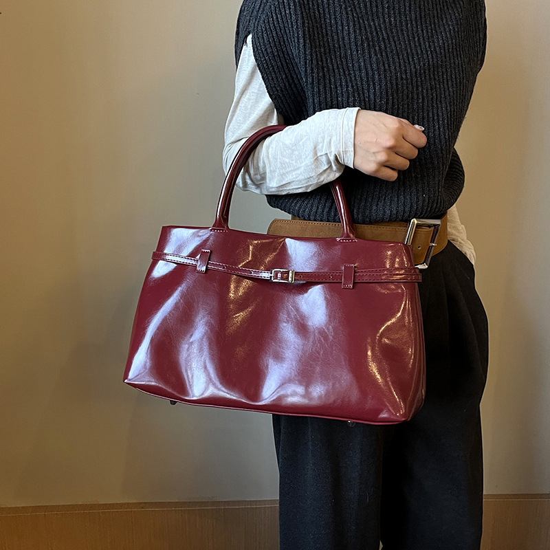 2025 Fashion Women's Bag Niche Versatile Belt Buckle Retro Commuter Shoulder Bag New Trendy Simple Armpit Bag