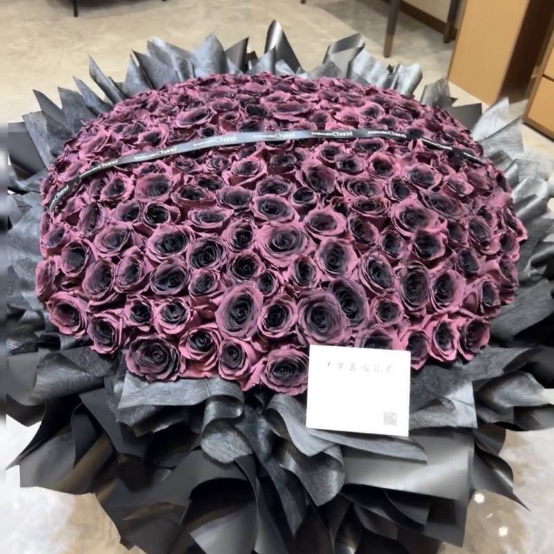 [진실한 사랑] 흑매실장 장미 199송이 + 램프