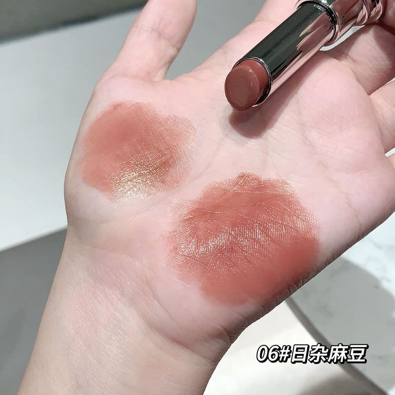 赤い本の爆発的な保湿口紅のつや消しの霧の顔は唇のクリームを潤して色が落ちにくいです。|undefined