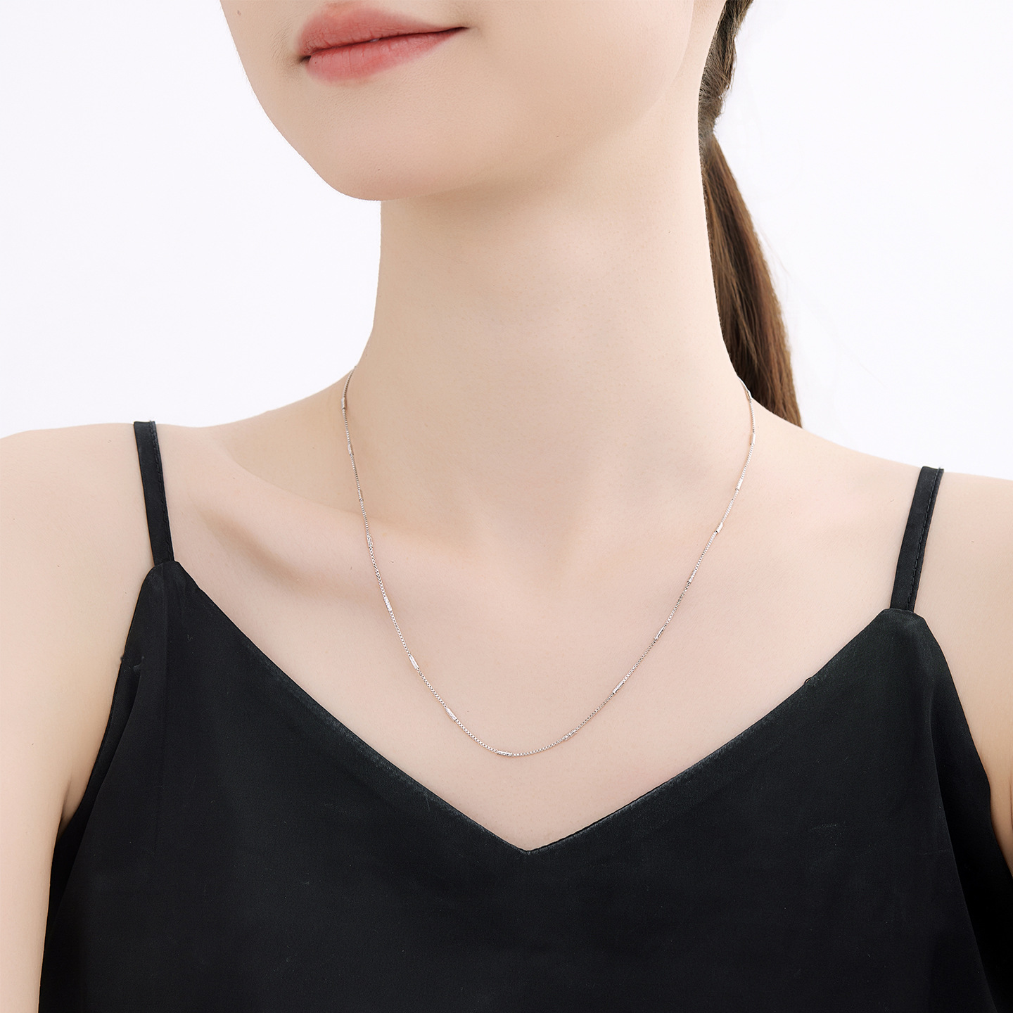 Joyas de moda simple aleación de cobre chapada de pigmento blanco collar collar de clavícula al por mayor mujer