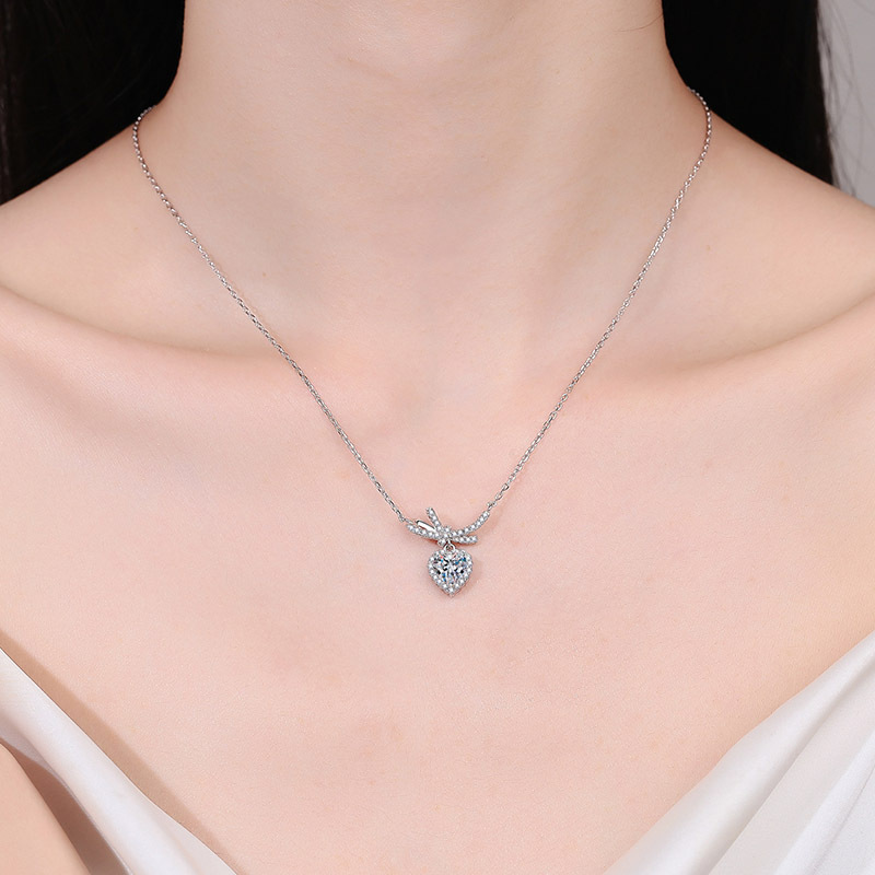 Collana con pendente a cuore e fiocco in argento 925 moissanite_voghion.com