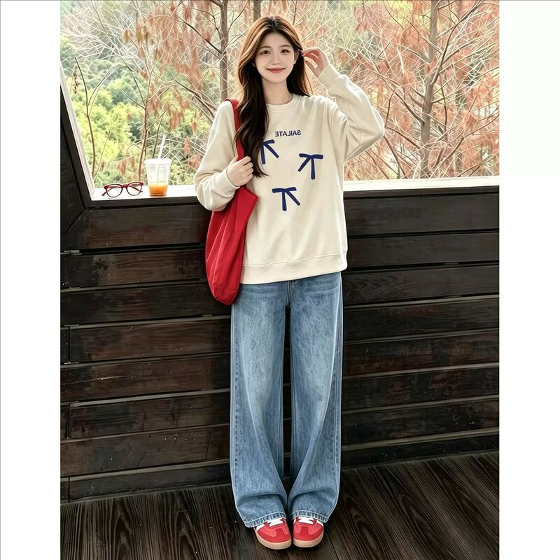 Spring and Autumn maternity outfit: a set including a bow-print sweatshirt and jeans, perfect for commuting, casual outings, and everyday wear, 2026 style Spring and Autumn maternity outfit: a set including a bow-print sweatshirt and jeans, perfect for commuting, casual outings, and everyday wear, 2026 style