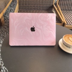 アップルのパソコンの保護カバーを適用します。