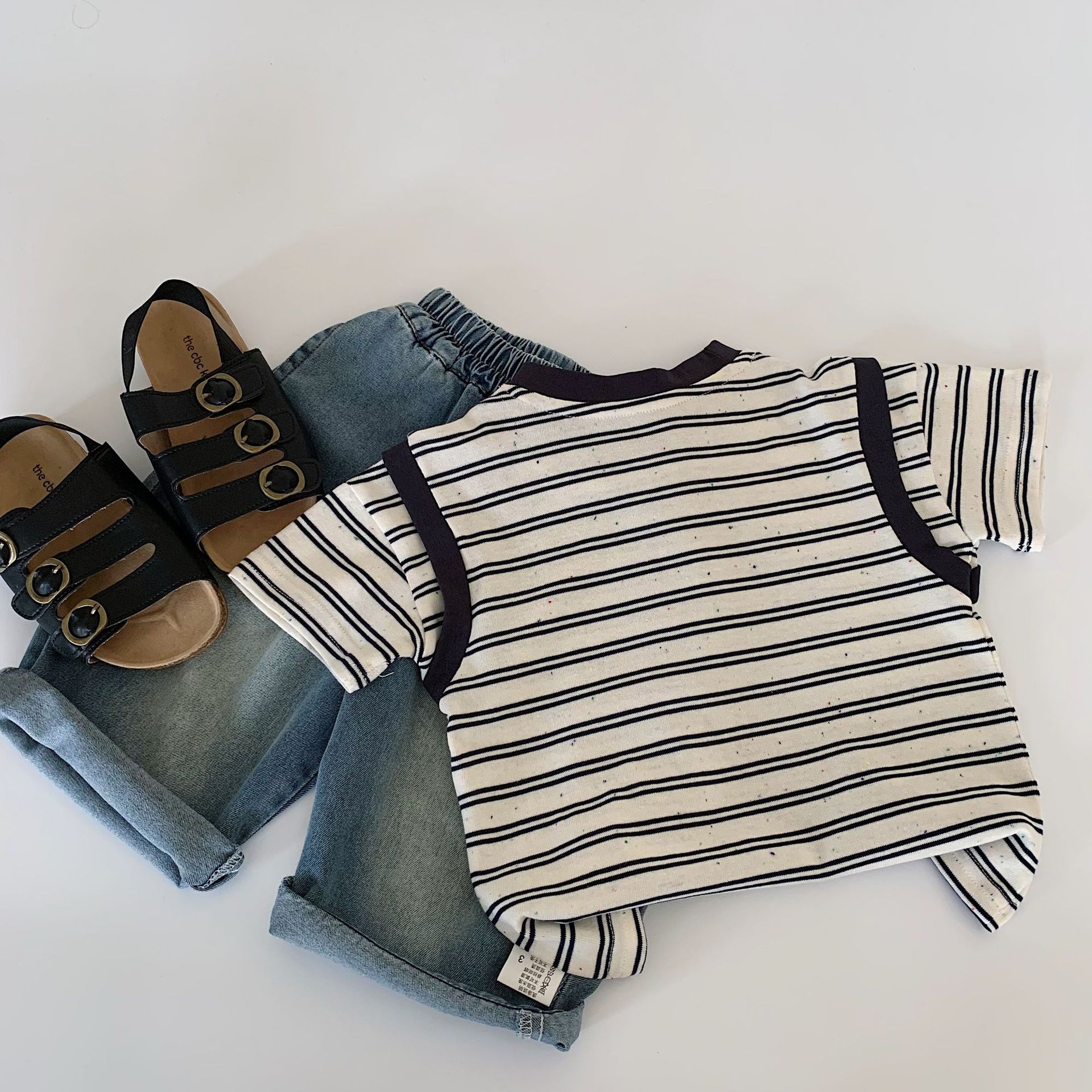 Mai Bao Niños verano camiseta de mangas cortas 2025 nuevo estilo coreano de niños a rayas falsas de dos piezas jersey de moda infantil