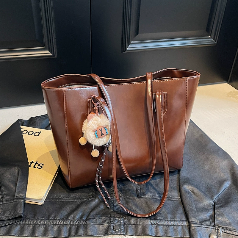 Capacious shoulder bag, one-shoulder bag, high-end