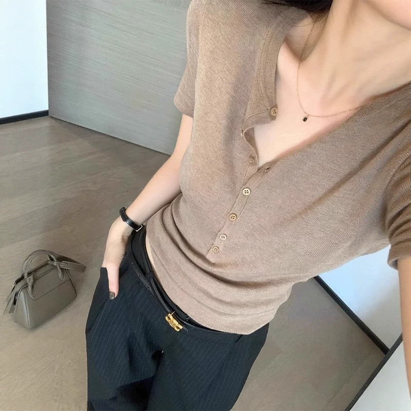 High-End Old Money Style Short-Sleeve Knit Top for Women, Slim Fit, Regular Shoulder, 2026 Summer Khaki V-Neck T-Shirt, Ice Silk Inner Wear