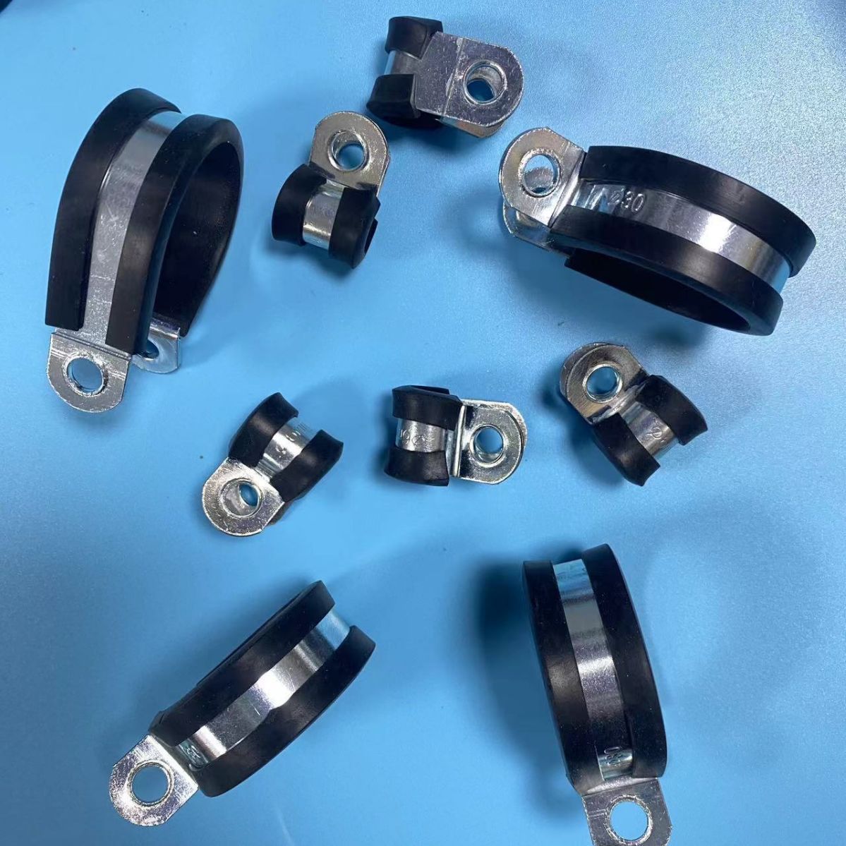 连胶条R型连胶条卡箍R型带胶软管紧固夹R型带胶减震防震抱箍6mm