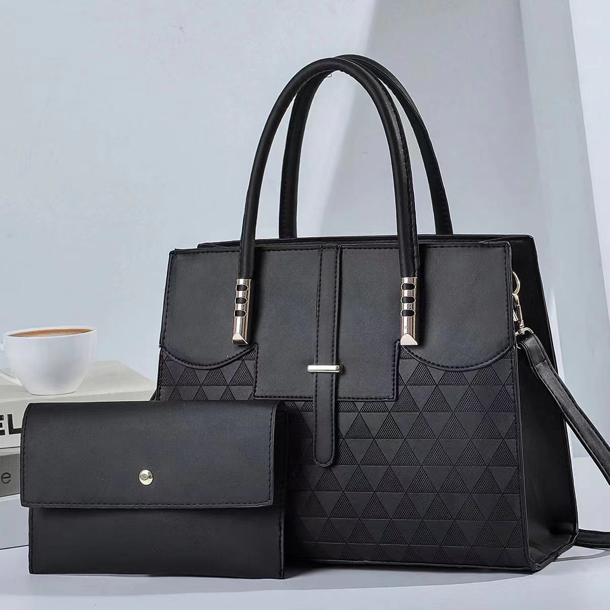 Women's Medium Pu Leather Triangle Geometric Classic Style Zipper Buckle Bag Sets display picture 1