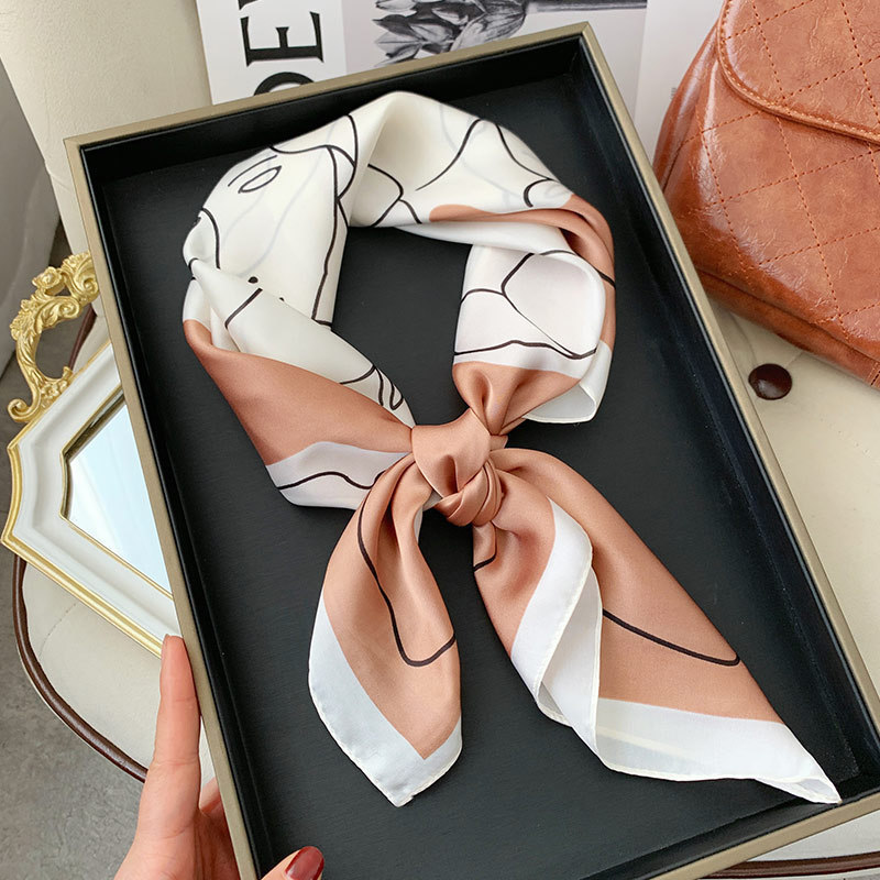 Versión coreana de todo fósforo primavera 2025 nueva moda 70 bufanda pequeña bufanda cuadrada mujer a juego camisa pequeña bufanda bufanda al por mayor