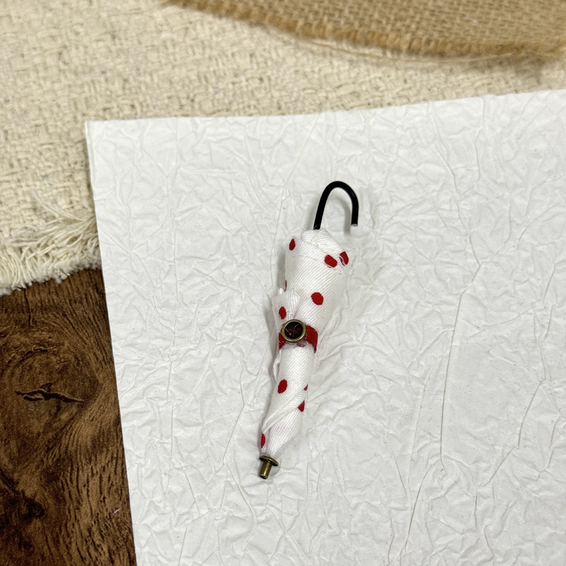 Decorative umbrella (red dots on white background)