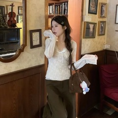 蕾丝拼接黑色v领长袖T恤女秋季修身显瘦打底小众纯欲薄款独特上衣