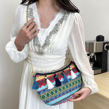 时尚流苏民族风饺子包潮流流行新款波西米亚条纹单肩包斜挎包女包