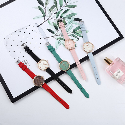 新款小众皮带手表女士简约气质腕表时尚百搭学生石英表批发watch