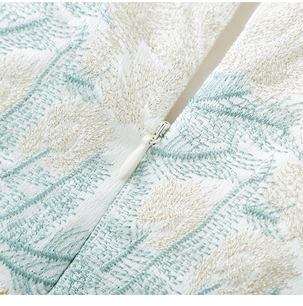 Đầm suông nữ midi dệt satin thêu jacquard tay ngắn — xanh lam chi tiết 21