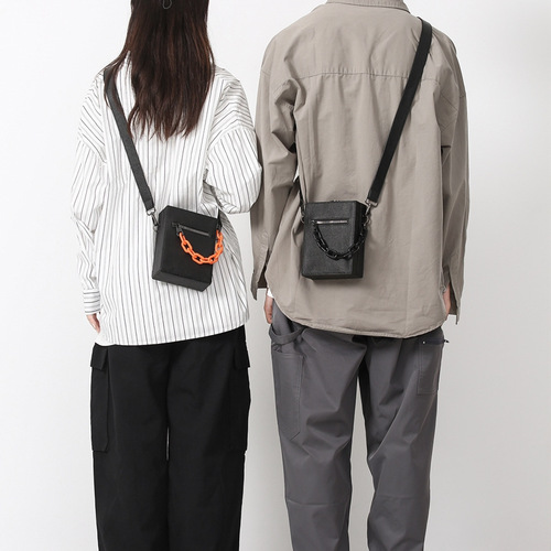 2024 New Box Bag Men's Chain Vertical Mobile Phone Bag Men's Light Luxury Trendy Brand Cigarette Box Bag Ins Messenger Bag Women