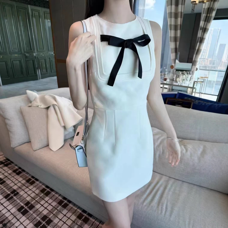 2026 Spring/Summer Fashion New Sleeveless Waist-Cinching Dress for Women, Sweet and Youthful with Bow Decoration, Round Neck Tank Dress 2026 Spring/Summer Fashion New Sleeveless Waist-Cinching Dress for Women, Sweet and Youthful with Bow Decoration, Round Neck Tank Dress