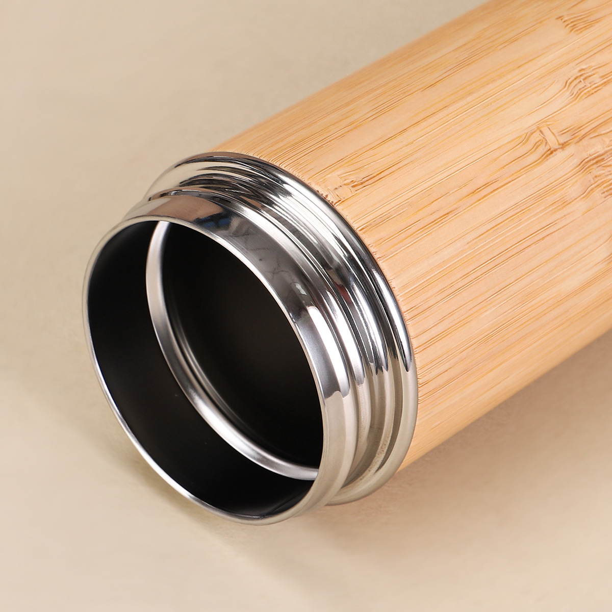 Stainless Steel Thermos Flask With Bamboo Shell For Outdoors_voghion.com