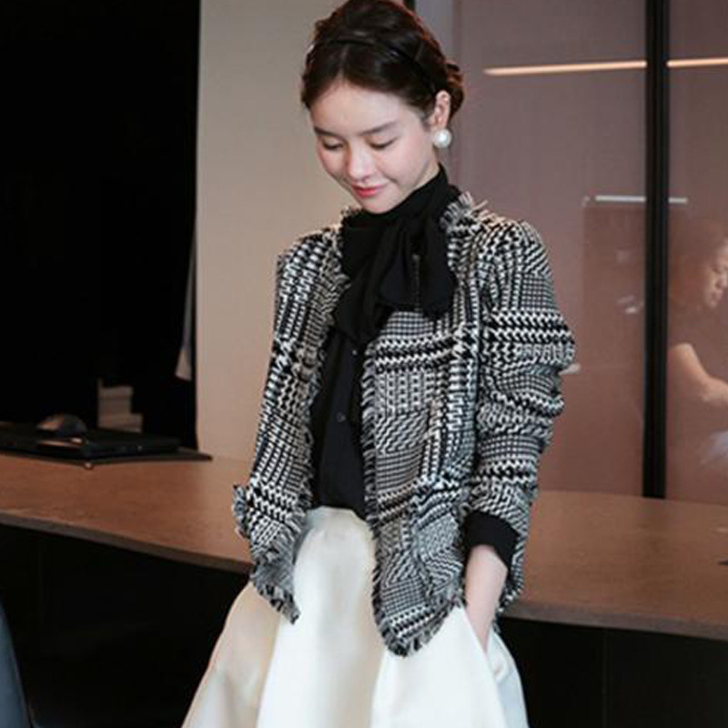 Elegant Online Hepburn Style Black and White Houndstooth Wool Knitwear Cardigan Autumn and Winter Top Women's Jacket