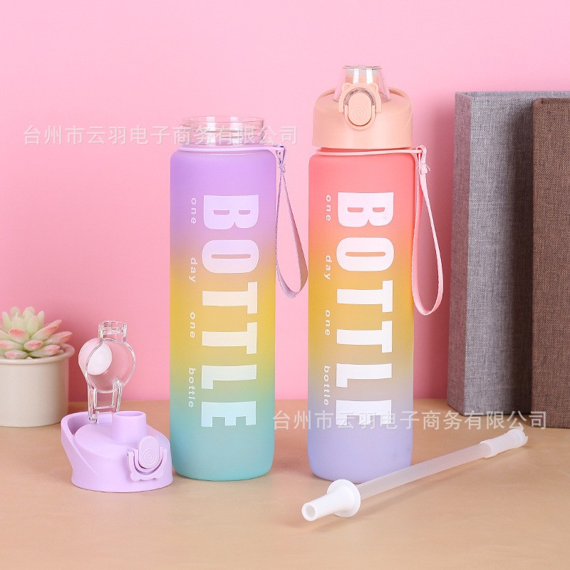 Taza de plástico nueva de moda, esmerilada con gradiente de color, gran capacidad para exteriores, botella de agua deportiva portátil, taza espacial colorida.