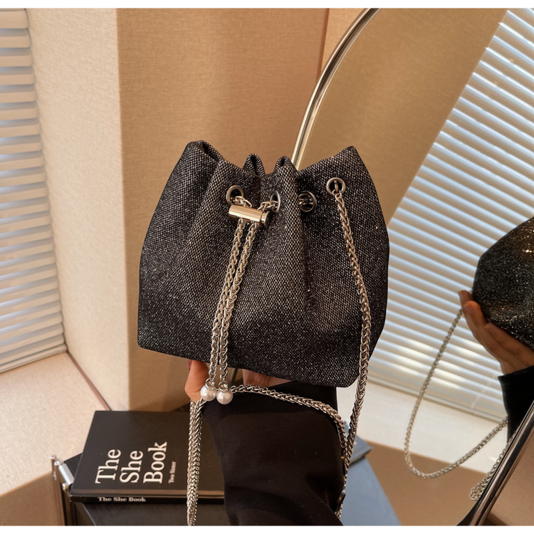 2024 Borsa a tracolla piccola con catena a secchiello versatile e alla moda con alta qualità e nuova borsa a tracolla unica e popolare_voghion.com