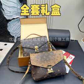 包包女2025新款真皮邮差包老花单肩斜挎包大容量出行必备小方包潮