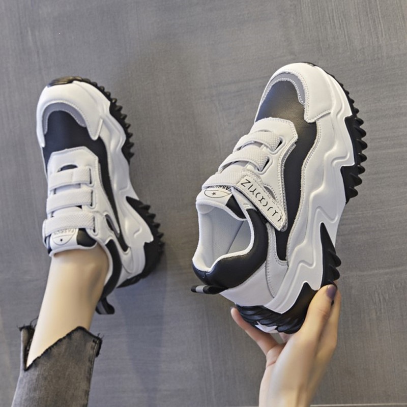 Zapatos blancos para mujeres 2026 primavera nuevos zapatos muffins de malla transpirables velcro zapatos deportivos de suela gruesa transpirables verano image 3
