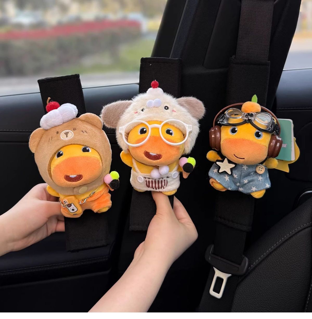 Capybara Lulu Car Seatbelt Shoulder Pads, Car Seatbelt Decoration, Anti-Wear Clothing, Cute Couple Set