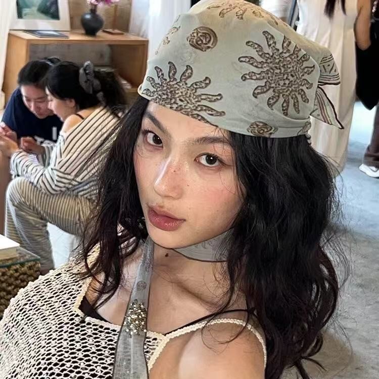 Mmfish Fashionable Street Retro Sea Breeze Sunflower Printed Square Scarf with Neck High-End Niche Headscarf 25U238